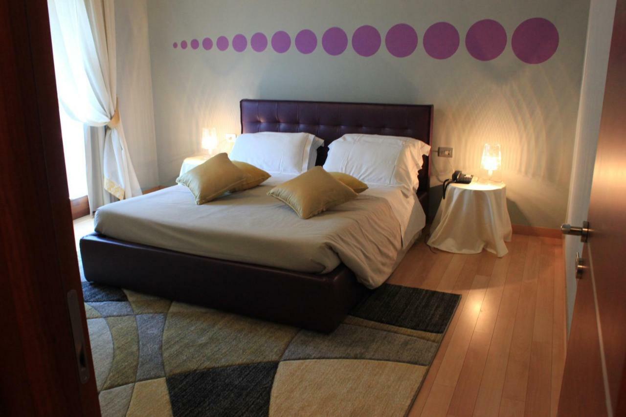 Il Castello Di Lovere Hotel Bagian luar foto