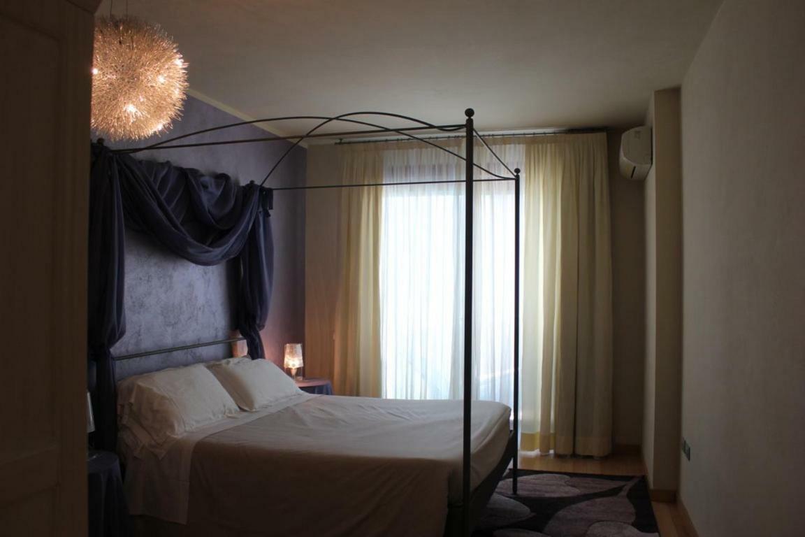 Il Castello Di Lovere Hotel Bagian luar foto