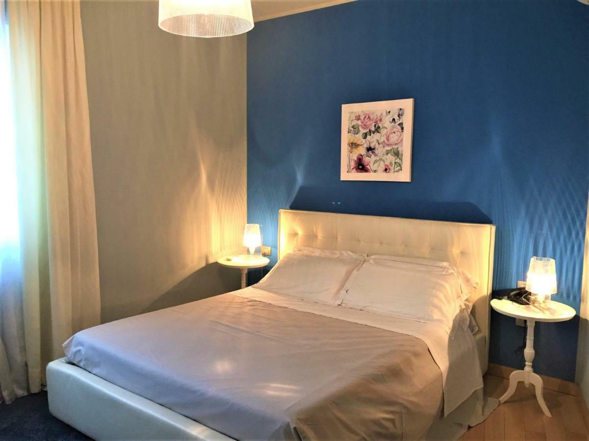 Il Castello Di Lovere Hotel Bagian luar foto