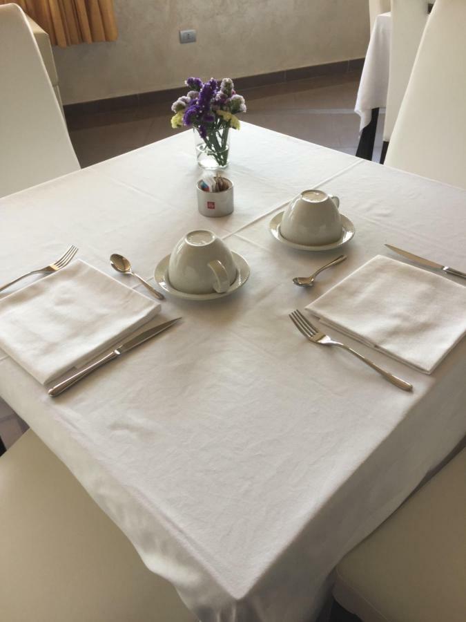 Il Castello Di Lovere Hotel Bagian luar foto