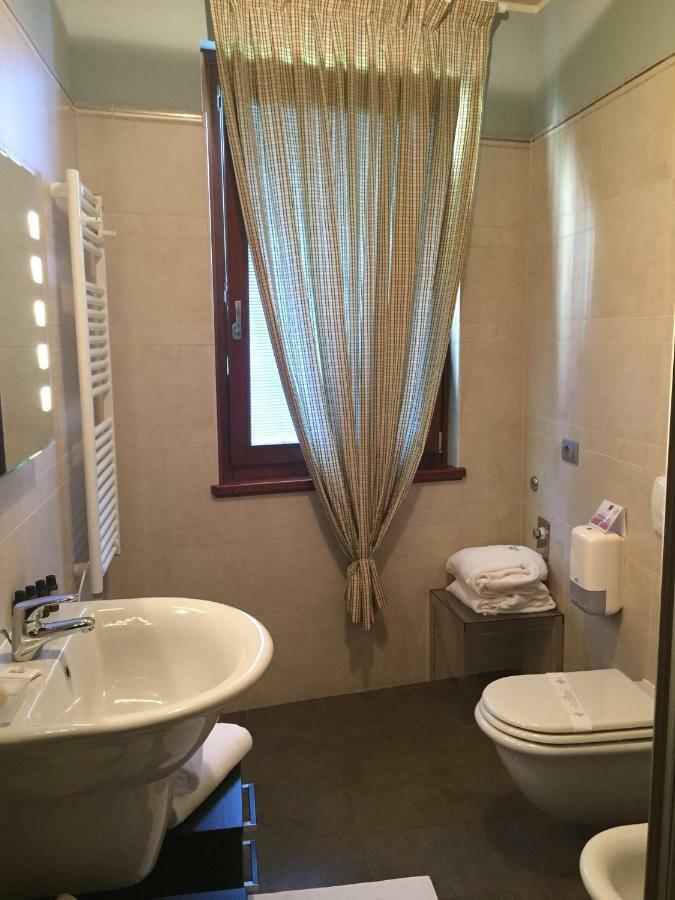 Il Castello Di Lovere Hotel Bagian luar foto
